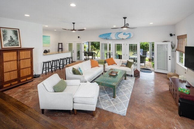 Building Photo - Privately Gated, Cool, Furnished Home, Tuc...