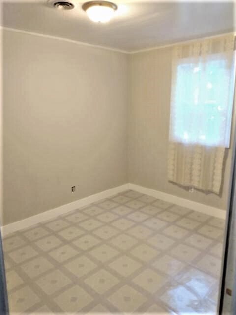 Building Photo - 10850 Parkside Ave