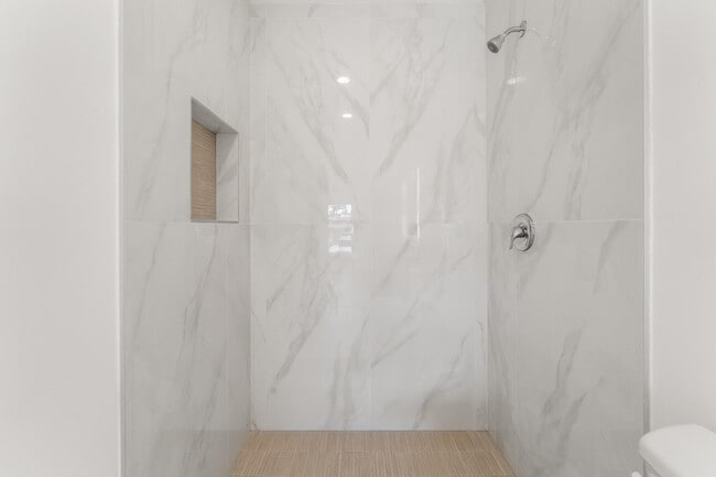 Building Photo - 111 W 35th St