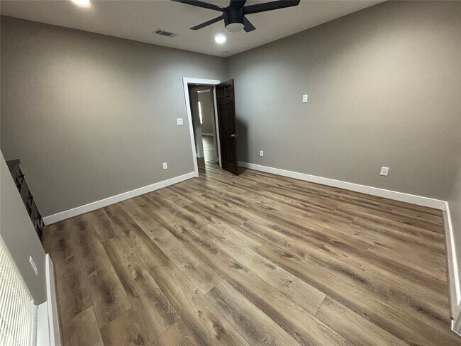 Building Photo - 430 N Hutcheson St