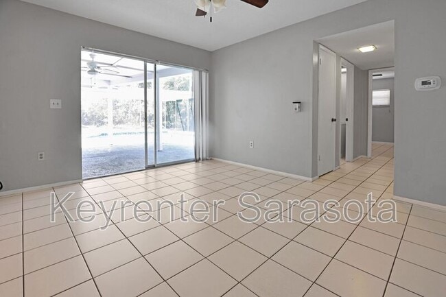 Building Photo - 5645 N Tuttle Ave