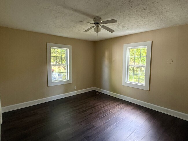 Building Photo - Charming 2 Bedroom / 1 Bathroom Home Near Downtown Pell City & Logan Martin Lake