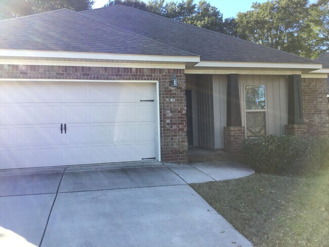 Building Photo - BEAUTIFUL HOME IN DAPHNE!