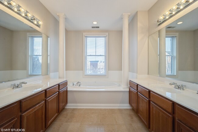 Building Photo - 2032 Valor Ct