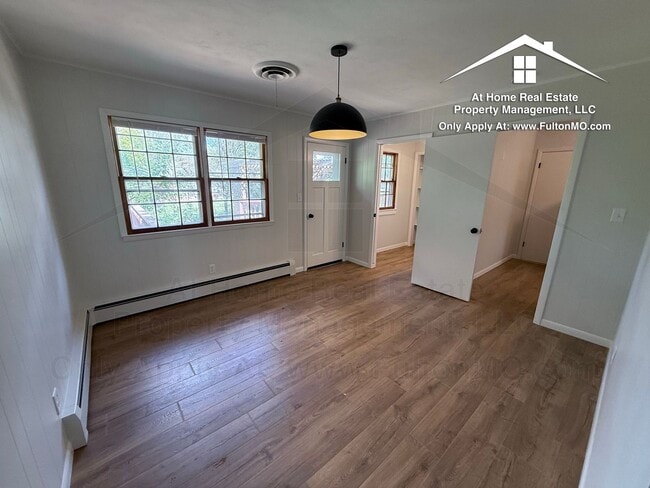 Building Photo - 511 Kleewood Dr
