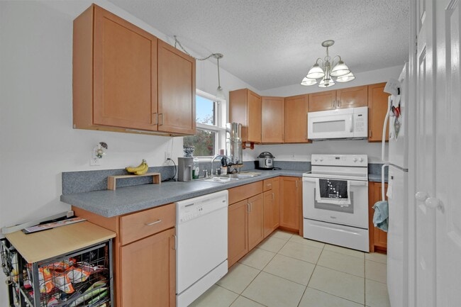 Building Photo - 444 Island View Cir