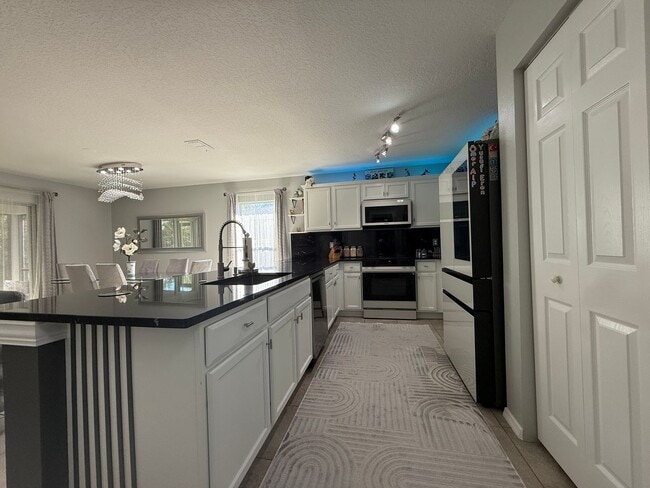 Building Photo - Beautiful updated 3 bedroom 2 bathroom home in Bayberry Lakes (Fully Furnished)