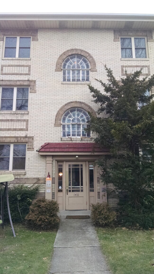 BUILDING - 140 Academy Ave