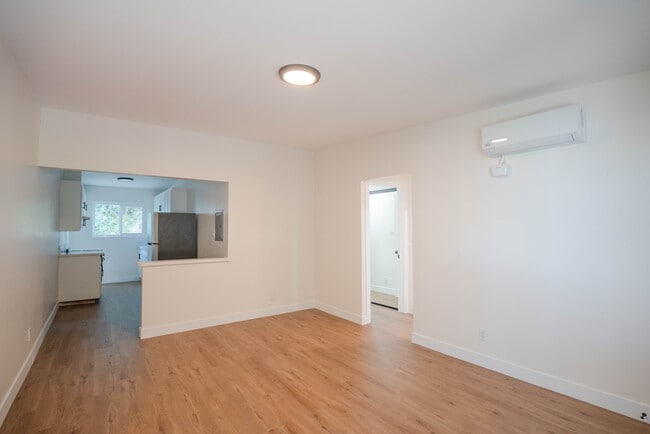 Building Photo - 825 W 167th St