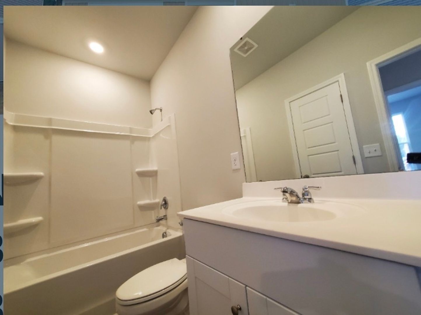 Building Photo - 160 Cypress Holw Dr