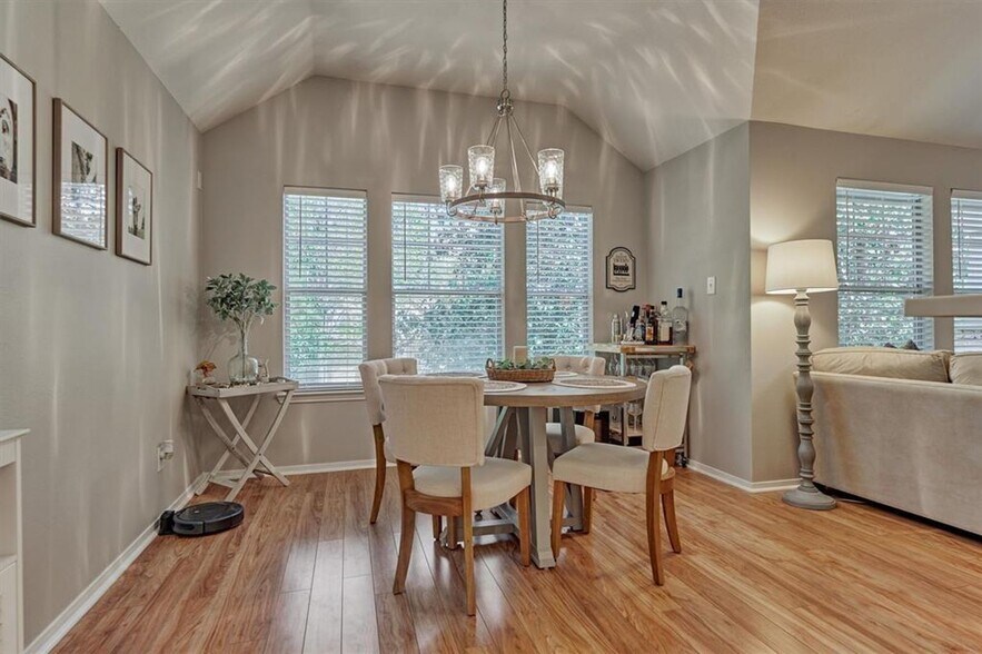 Building Photo - 87 Woodlily Pl