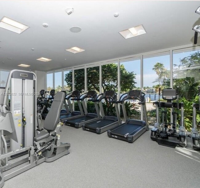 Building Photo - 20281 E Country Club Dr