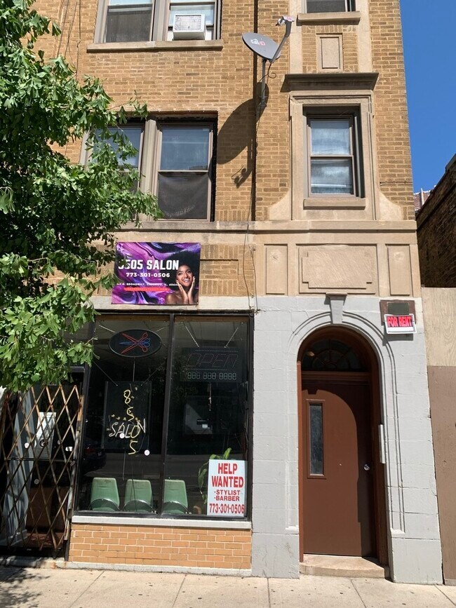 Building Photo - 4421 N Broadway