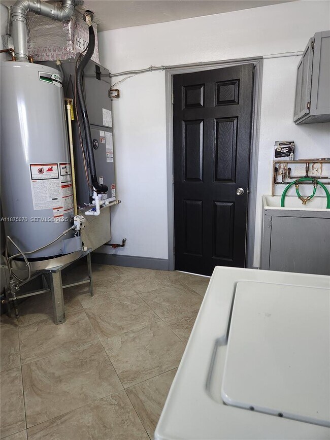 Building Photo - 10990 SW 57th St