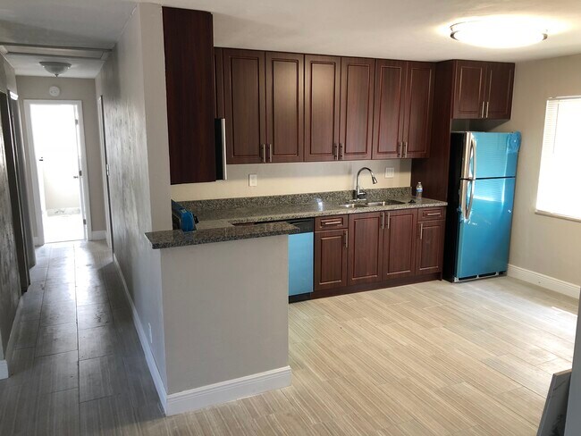 Building Photo - 208 Coventry St