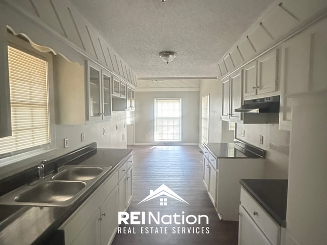 Building Photo - CORDOVA SHOWSTOPPER! Massive 4BR/3BA w/ Deck, Detached Garage & Porch!