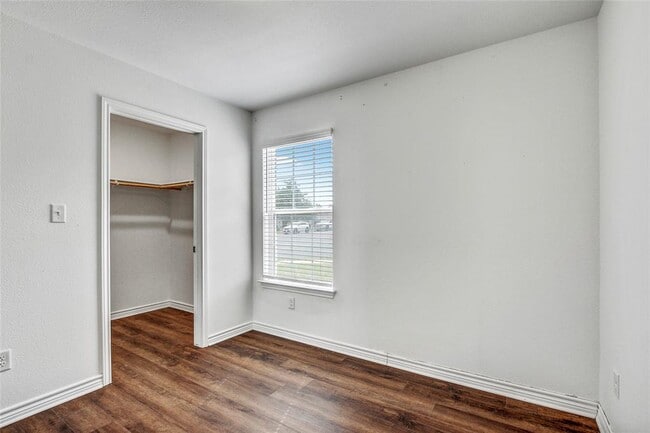 Building Photo - 610 Splitrock