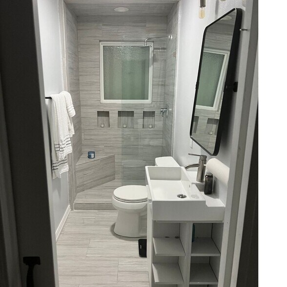 Building Photo - 2413 New York St