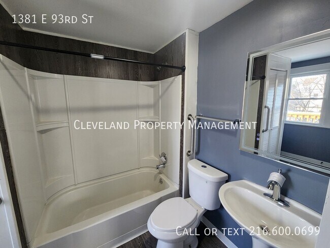 Building Photo - 1381 E 93rd St