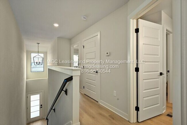 Building Photo - Oak Ridge Falls Townhomes – Modern Living in Raymore - Convenient self-guided tours are available