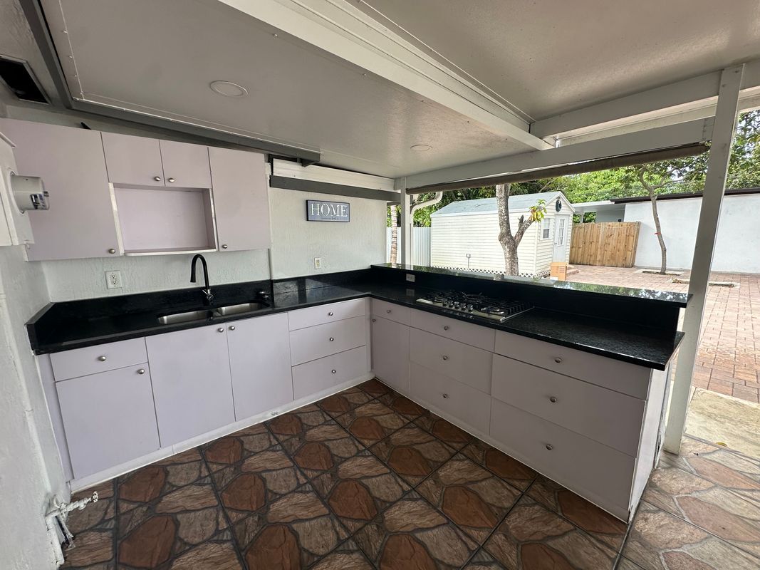 Building Photo - 1211 W 34th St