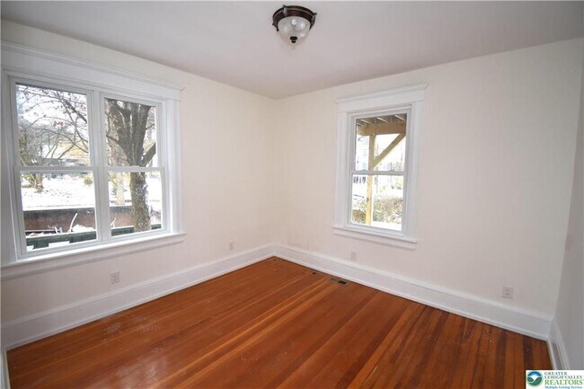 Building Photo - 310 March St