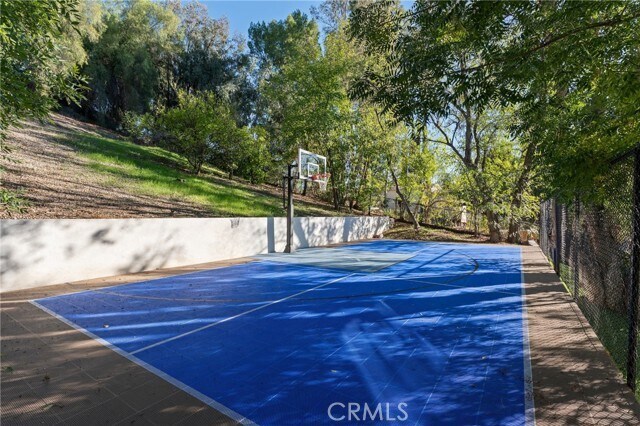 Building Photo - 5244 Vanalden Ave