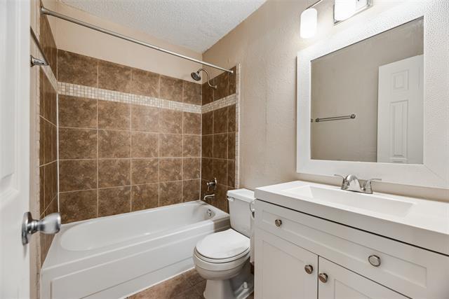 Building Photo - 7204 Shadow Bend Dr