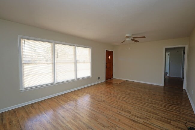 Building Photo - 1200 Dellwood Dr