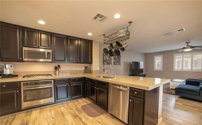 Building Photo - Amazing Roof Top Deck