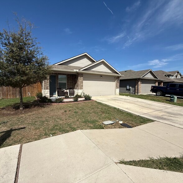 Building Photo - 19000 Romano Dr