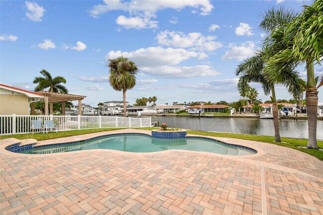 Building Photo - 3938 Versailles Dr