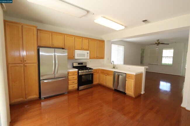 Building Photo - 567 Quindell Way