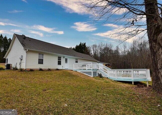 Building Photo - 105 Redwood Dr