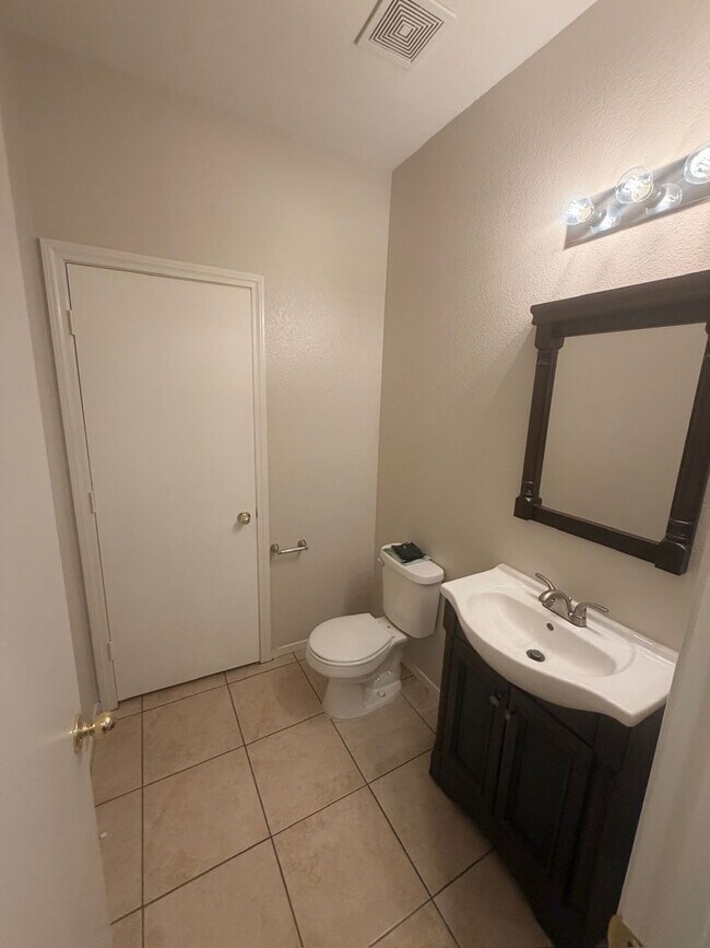 Building Photo - 3 bedroom with loft home in North Las Vegas!