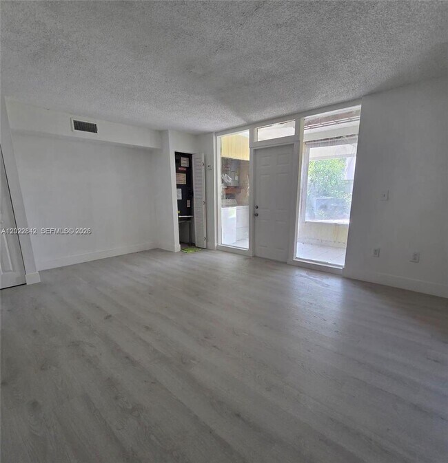 Building Photo - 1104 W 44th St