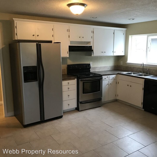 Building Photo - 115 SE 12th Ave