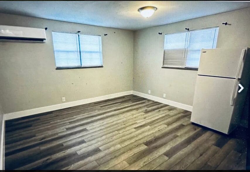 Building Photo - 27 Chessen Ave