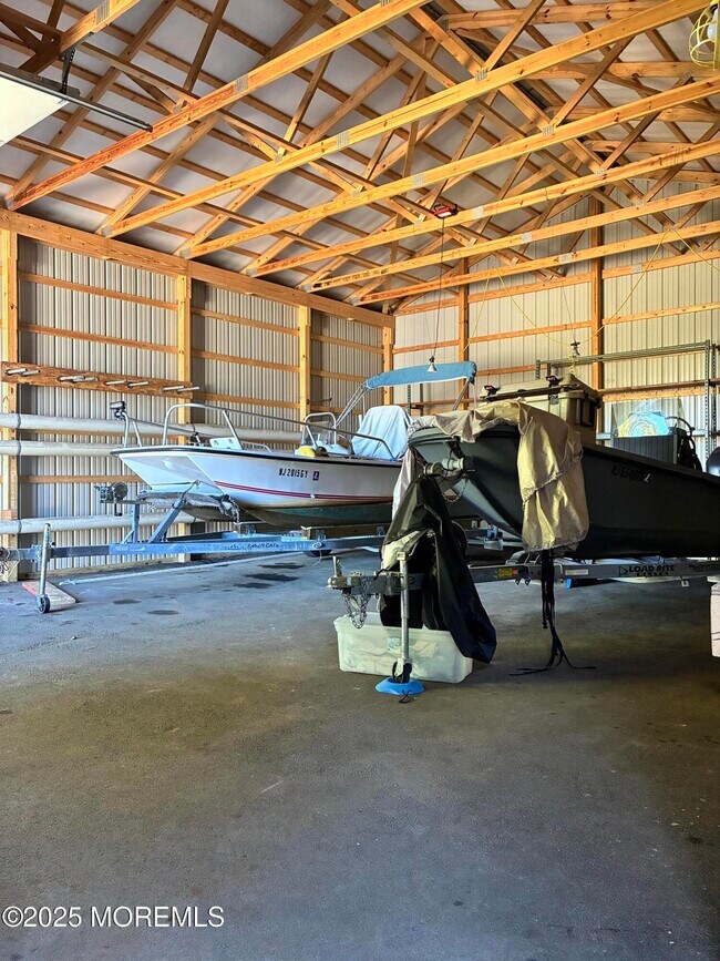 Building Photo - 328 E Main St