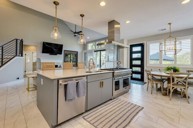 Building Photo - 12727 Cloud Mountain Crossing