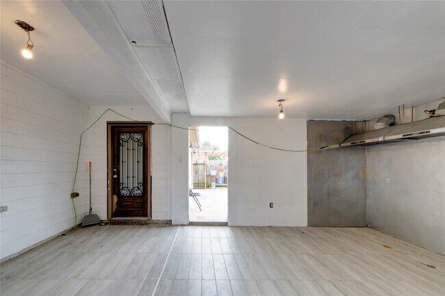 Building Photo - 9322 Limestone Ranch Ln