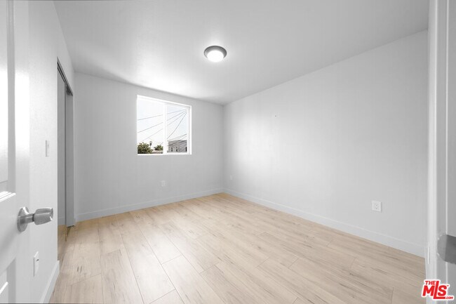Building Photo - 238 W 84th Pl