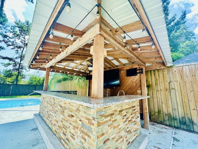 Building Photo - 1178 Pittsford Cir