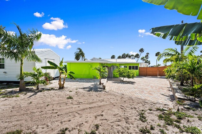 Building Photo - 5203 S Indian River Dr