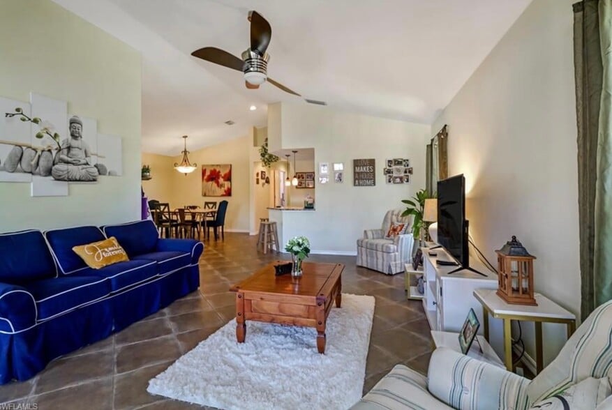 Building Photo - 9840 Luna Cir