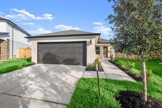 Building Photo - 16529 Breezy Knl Ct