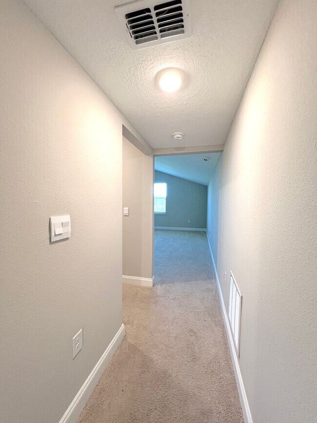 Building Photo - GORGEOUS 5 Bed 4 Bath 3 Car Garage HOME w COMMUNITY POOL for RENT!