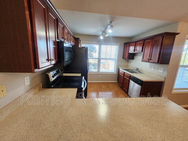 Building Photo - 3802 Falcon Crest Dr