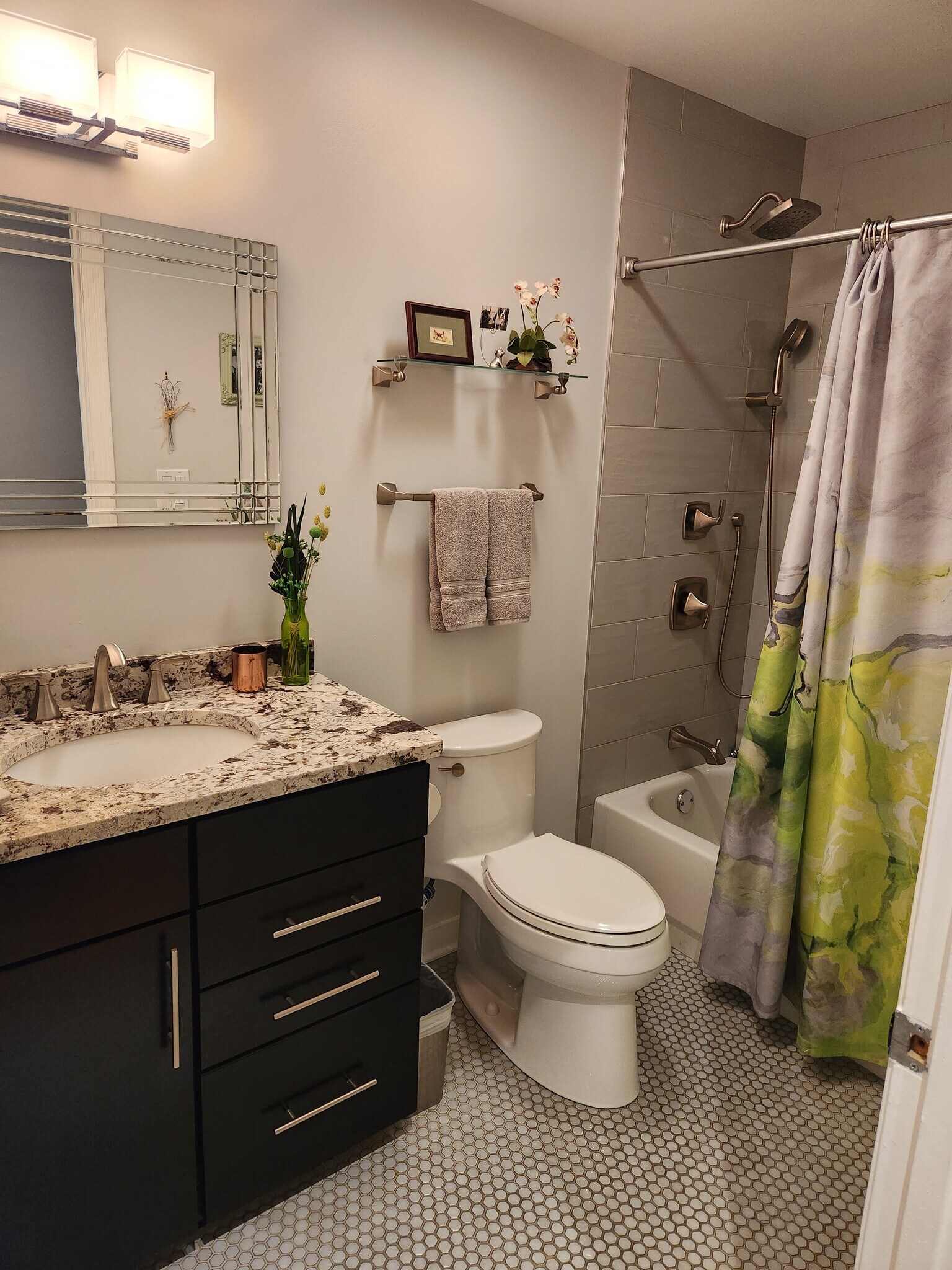 Second bath - 1601 W School St