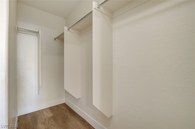 Building Photo - 6868 Sky Pointe Dr